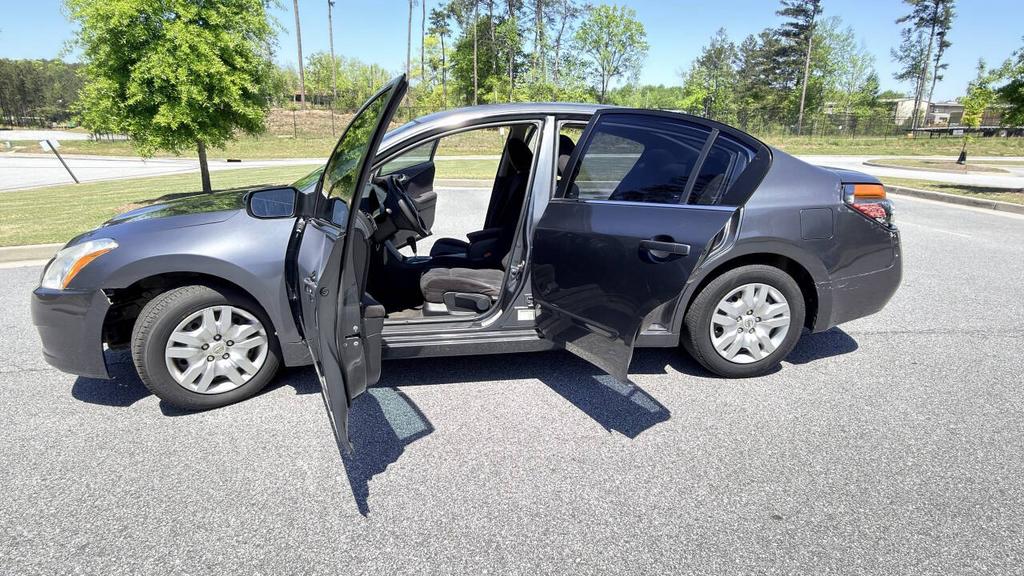 2010 Nissan Altima - $3,900