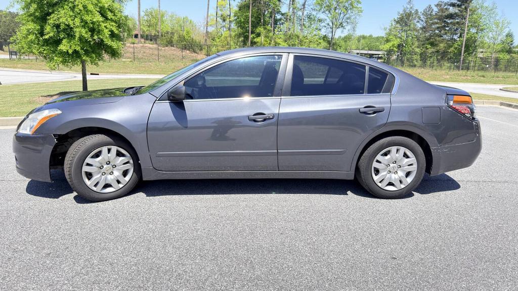 2010 Nissan Altima - $3,900