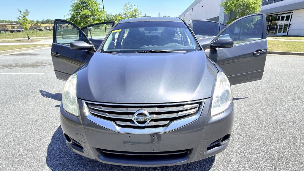 2010 Nissan Altima - $3,900