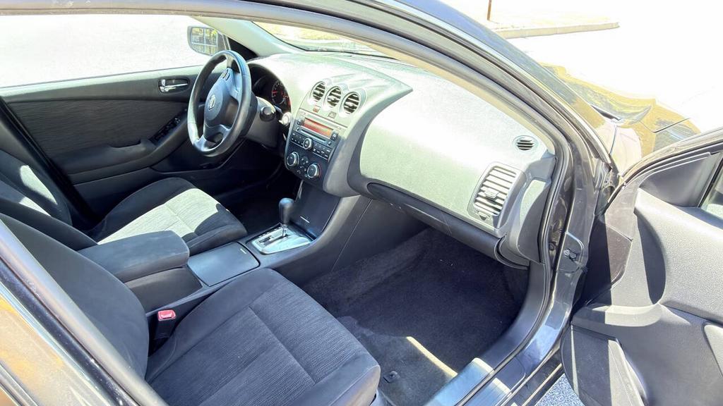 2010 Nissan Altima - $3,900
