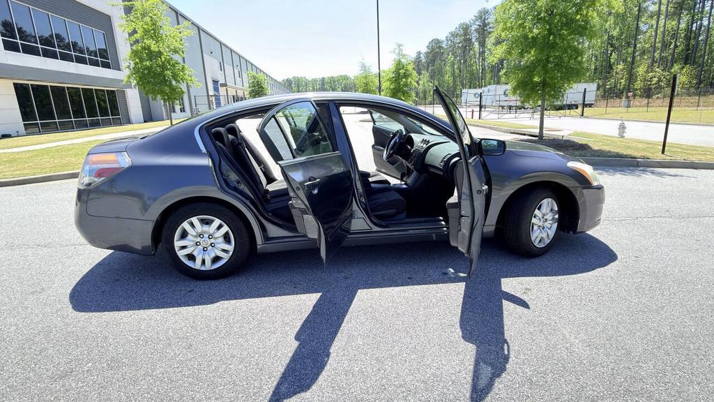 2010 Nissan Altima - $3,900