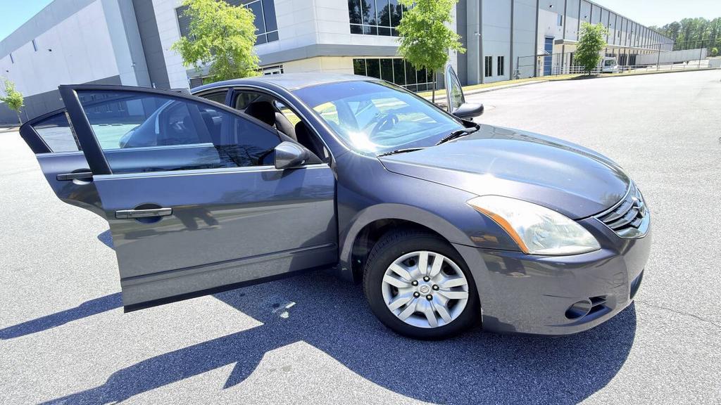 2010 Nissan Altima - $3,900