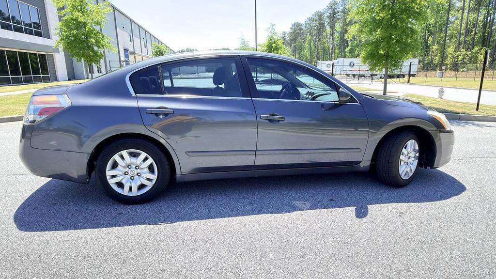 2010 Nissan Altima - $3,900