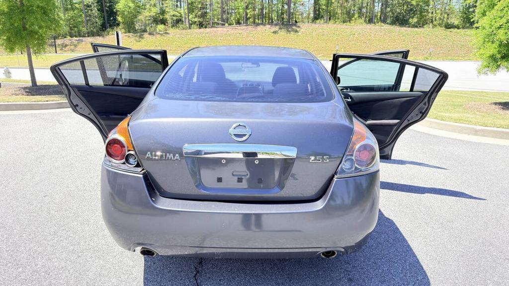2010 Nissan Altima - $3,900