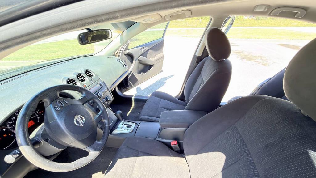 2010 Nissan Altima - $3,900