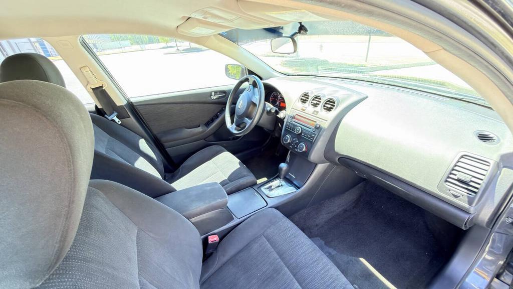 2010 Nissan Altima - $3,900