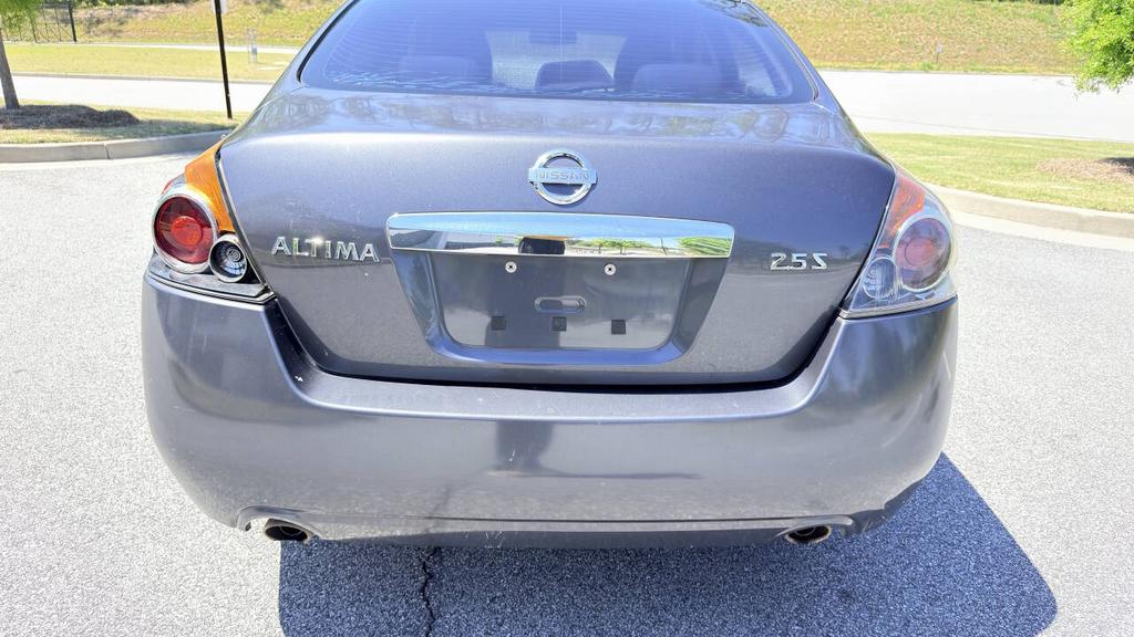 2010 Nissan Altima - $3,900