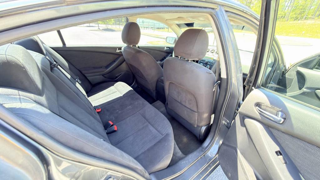 2010 Nissan Altima - $3,900