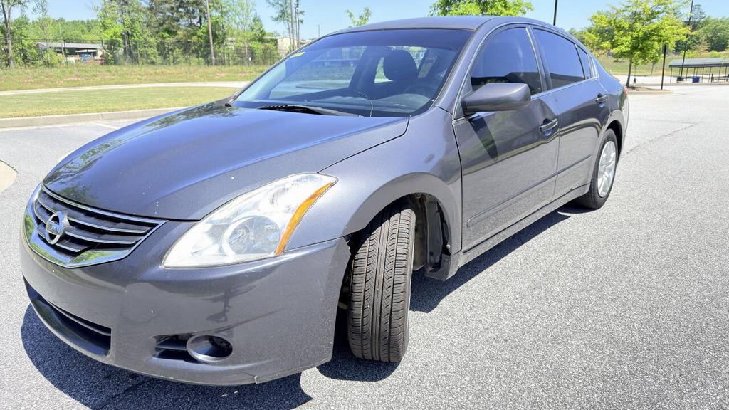 2010 Nissan Altima - $3,900
