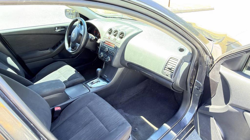 2010 Nissan Altima - $3,900