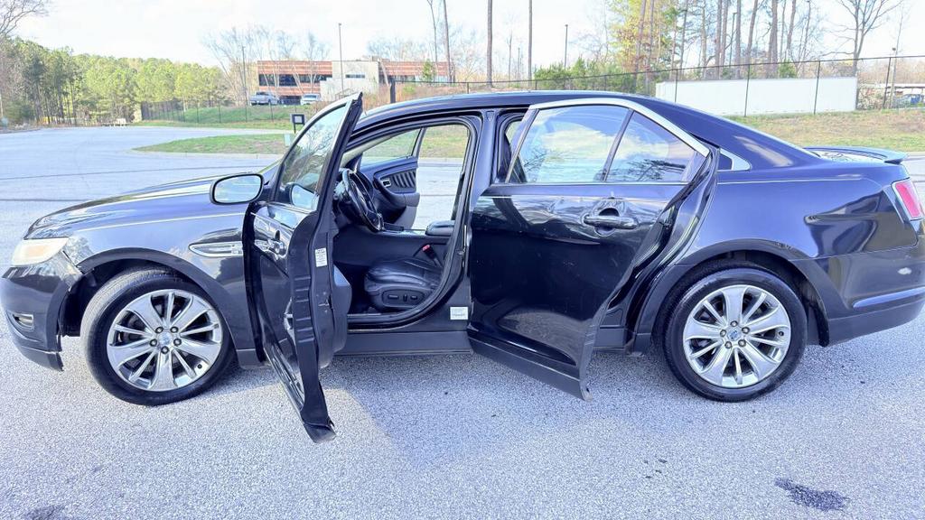 2011 Ford Taurus - $2,700