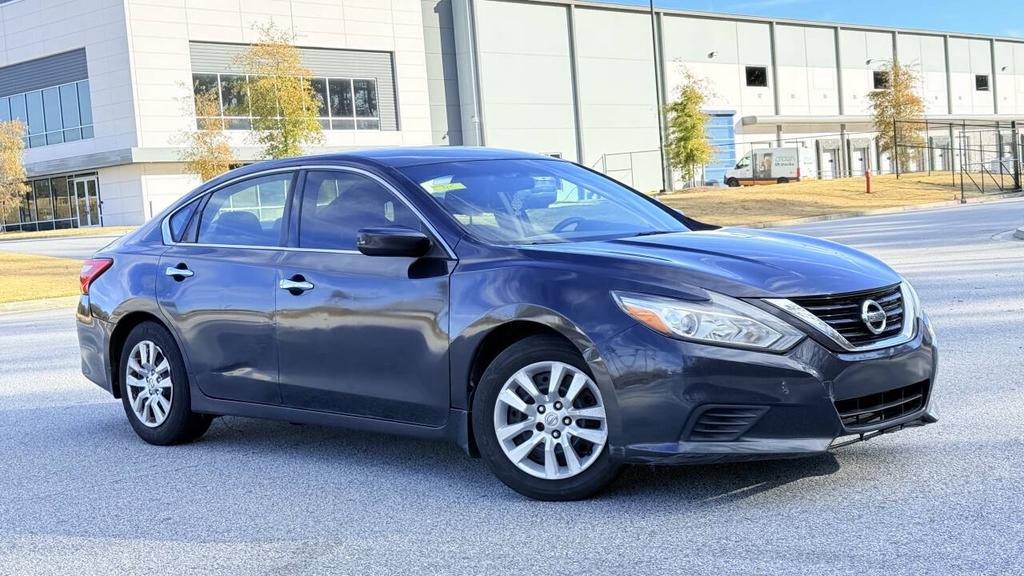 2017 Nissan Altima - $5,900