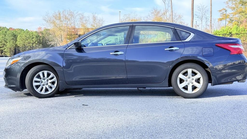 2017 Nissan Altima - $5,900