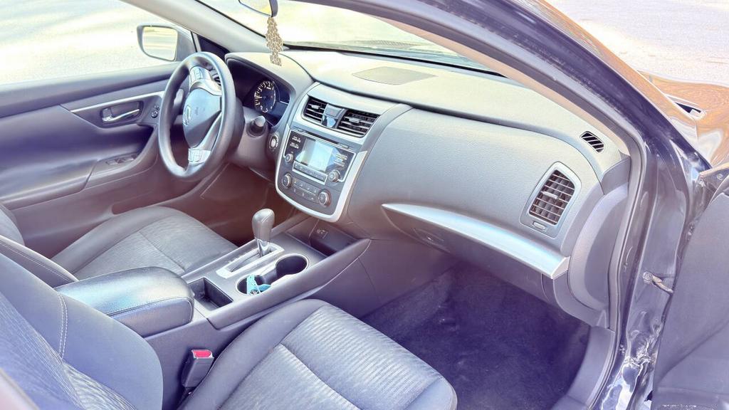 2017 Nissan Altima - $5,900