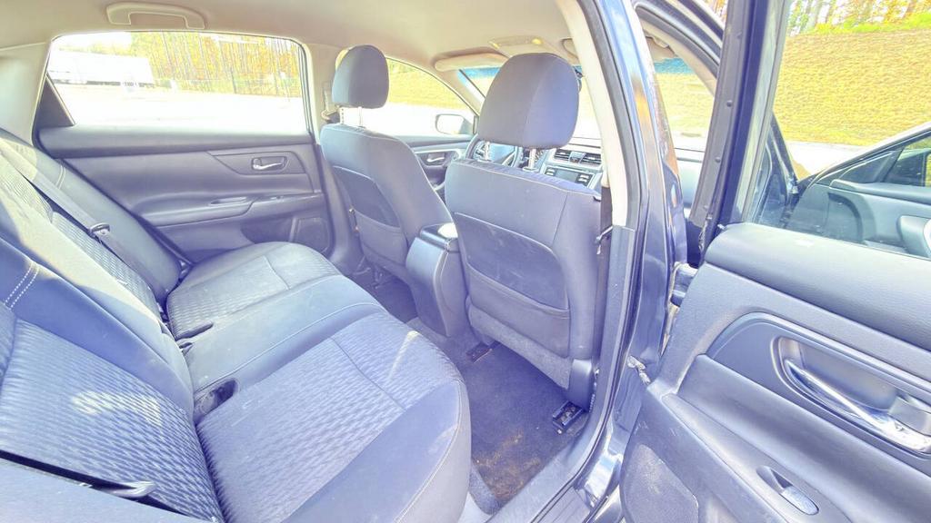 2017 Nissan Altima - $5,900