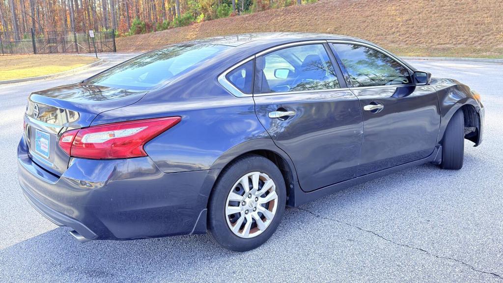 2017 Nissan Altima - $5,900