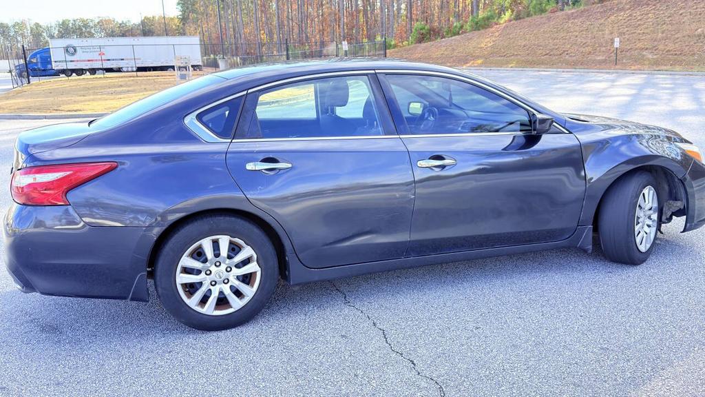2017 Nissan Altima - $5,900