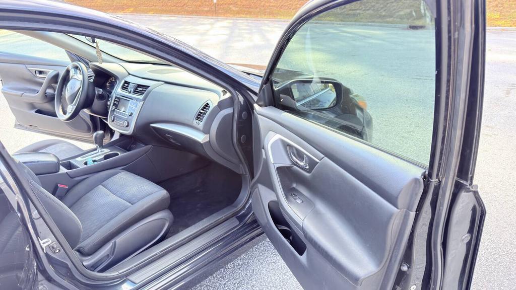 2017 Nissan Altima - $5,900