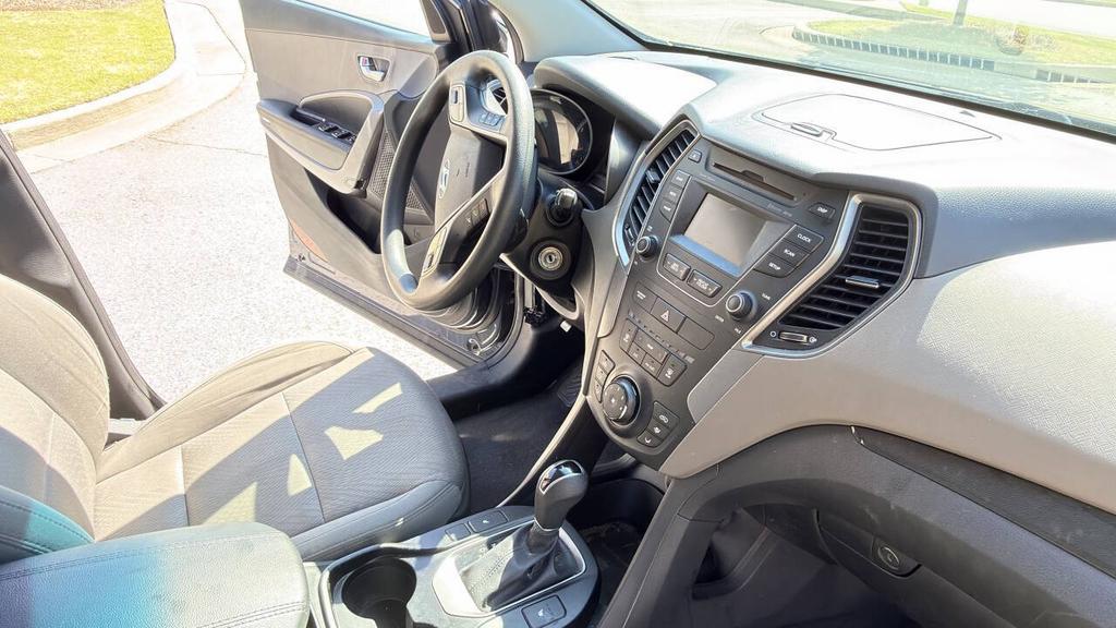 2015 Hyundai Santa Fe Sport - $9,500