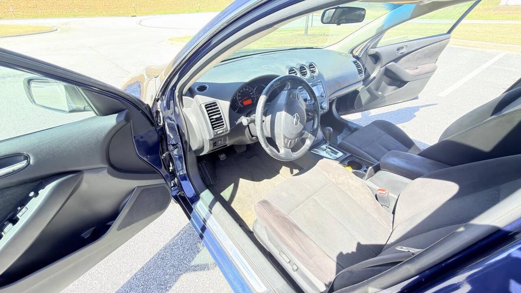 2012 Nissan Altima - $5,500