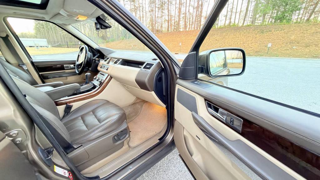 2011 Land Rover Range Rover Sport - $7,500