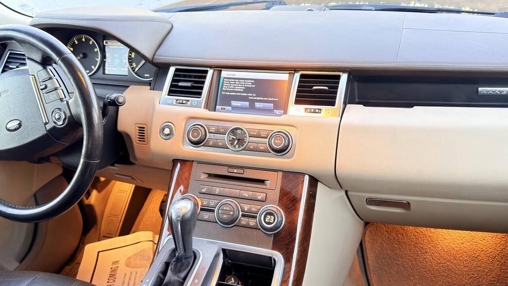 2011 Land Rover Range Rover Sport - $7,500