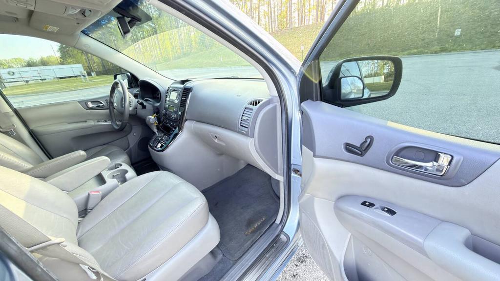 2011 Kia Sedona - $4,999