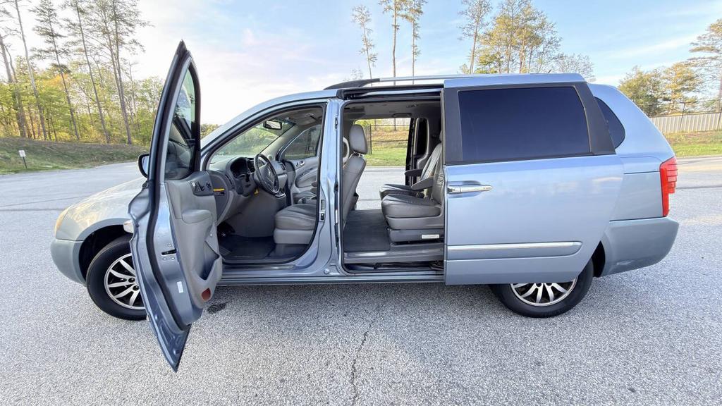 2011 Kia Sedona - $4,999