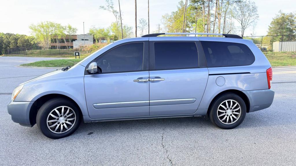 2011 Kia Sedona - $4,999