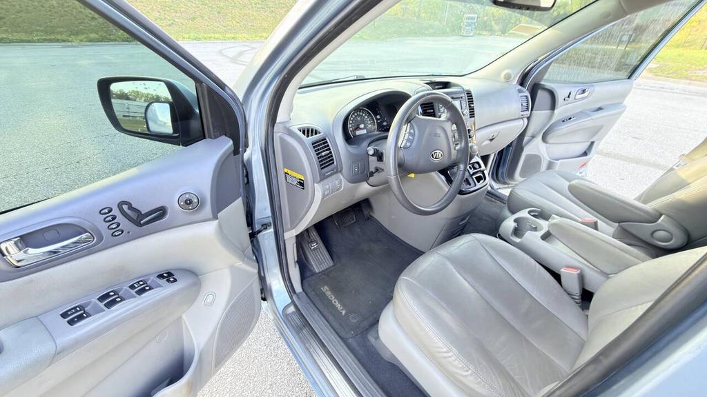 2011 Kia Sedona - $4,999