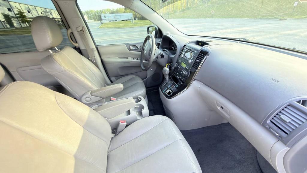 2011 Kia Sedona - $4,999