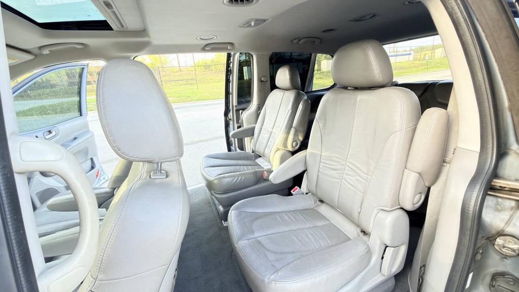 2011 Kia Sedona - $4,999