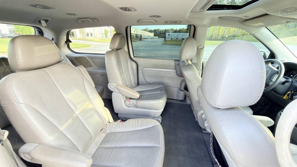 2011 Kia Sedona - $4,999