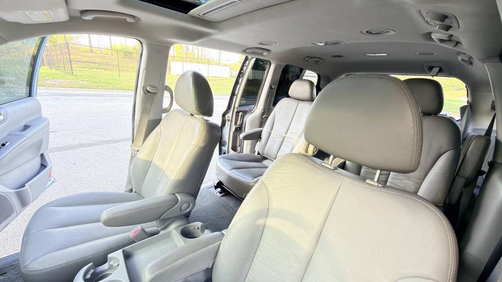 2011 Kia Sedona - $4,999