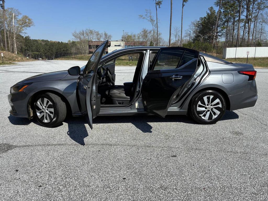 2019 Nissan Altima - $7,500