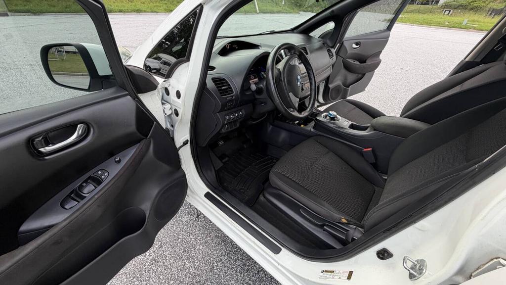 2013 Nissan LEAF - $4,500