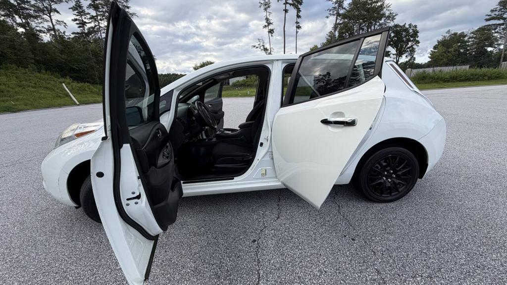 2013 Nissan LEAF - $4,500