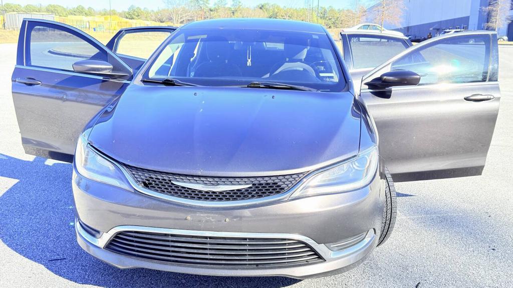 2016 Chrysler 200 - $6,500