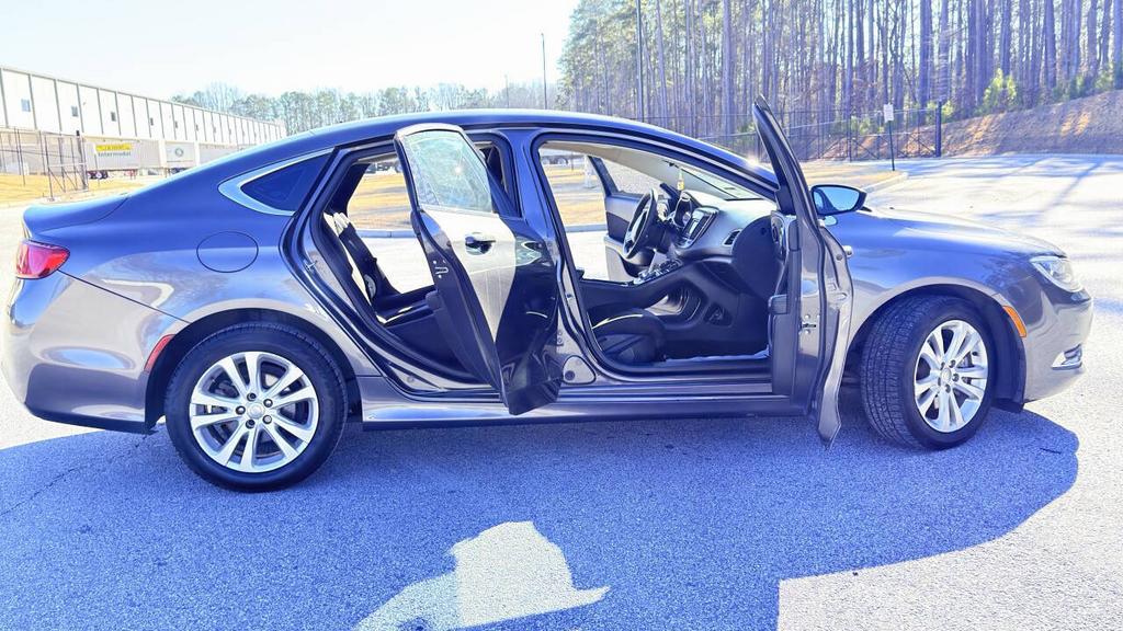 2016 Chrysler 200 - $6,500