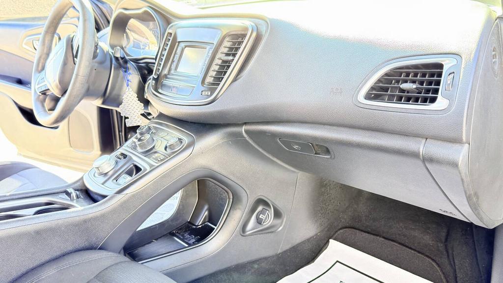 2016 Chrysler 200 - $6,500
