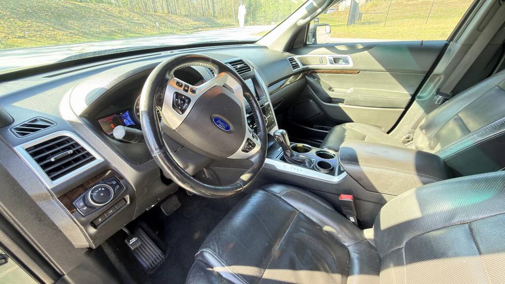 2013 Ford Explorer - $6,999