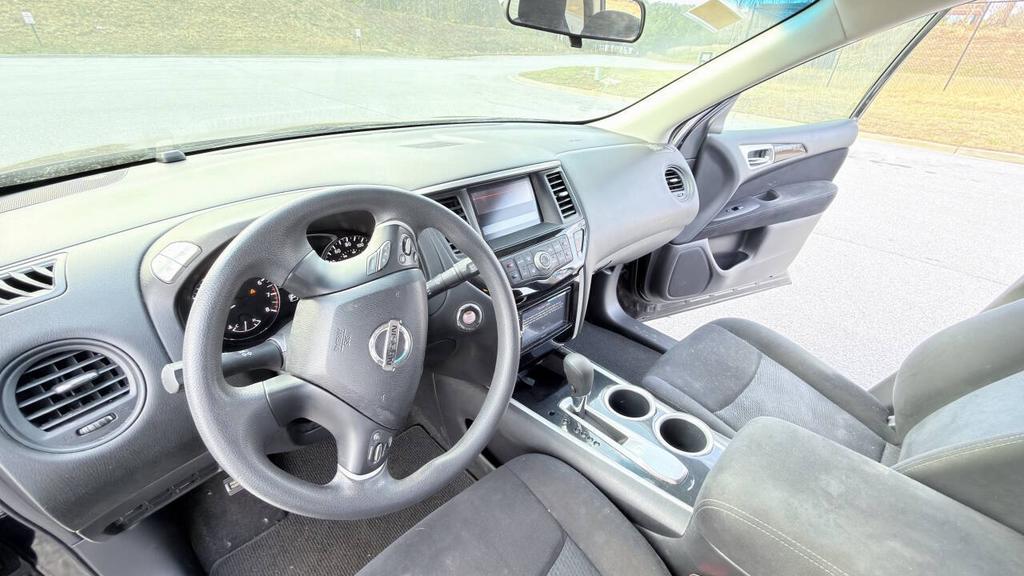 2013 Nissan Pathfinder - $7,500