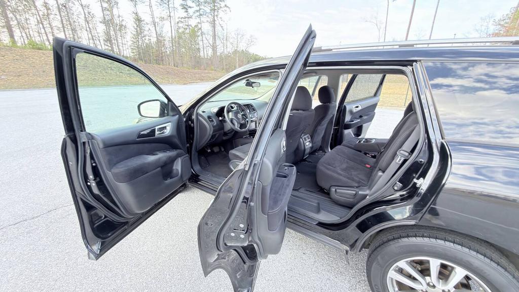 2013 Nissan Pathfinder - $7,500