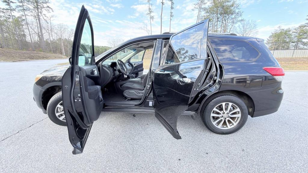2013 Nissan Pathfinder - $7,500