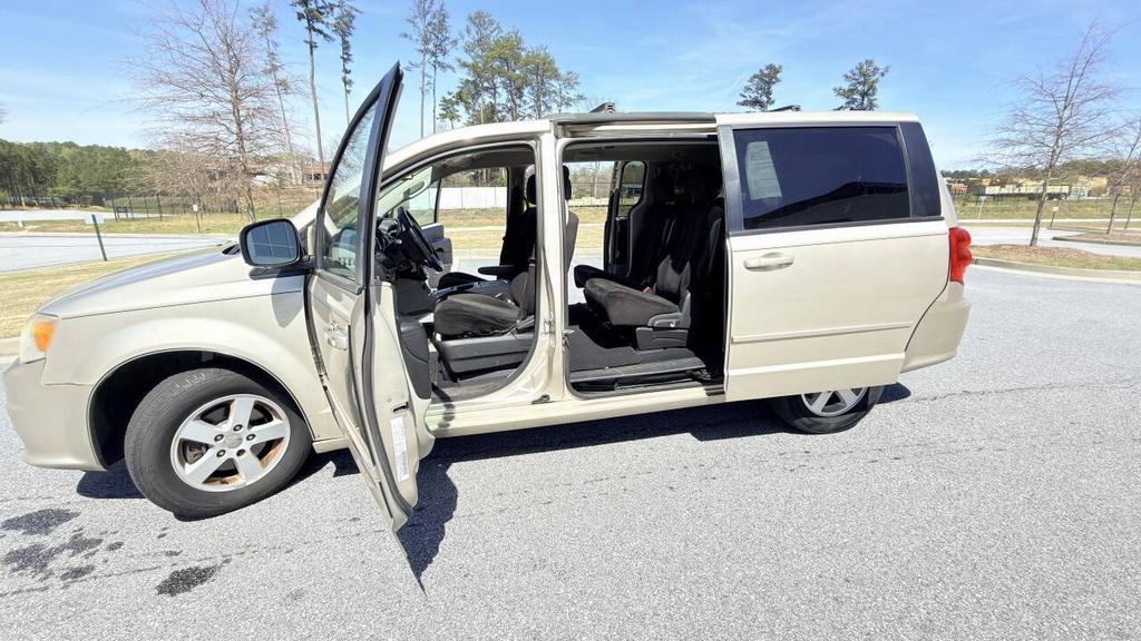 2012 Dodge Grand Caravan - $2,999