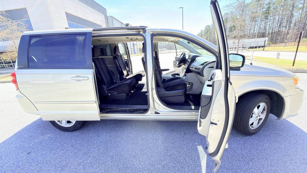 2012 Dodge Grand Caravan - $2,999