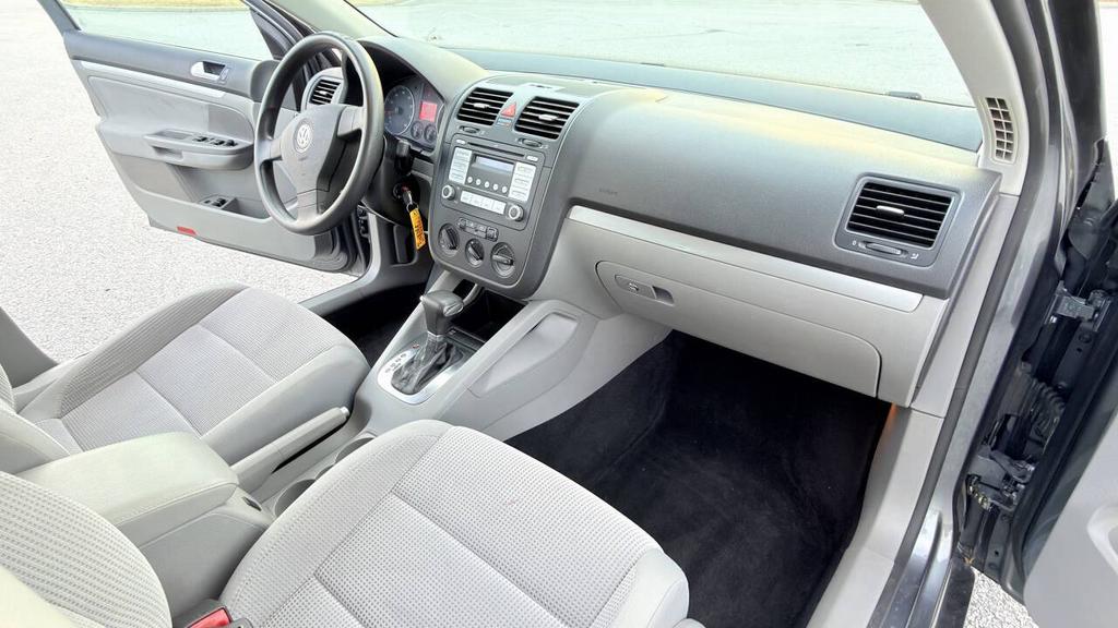 2009 Volkswagen Jetta - $4,500