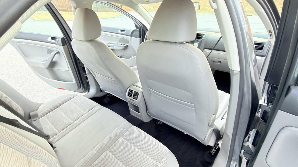 2009 Volkswagen Jetta - $4,500