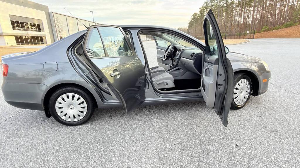 2009 Volkswagen Jetta - $4,500