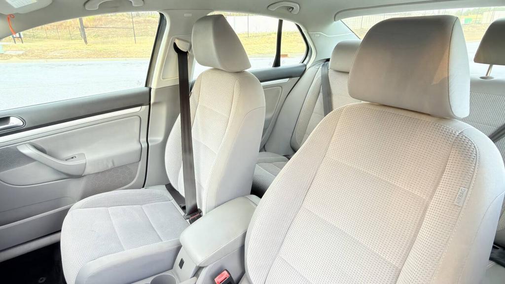 2009 Volkswagen Jetta - $4,500